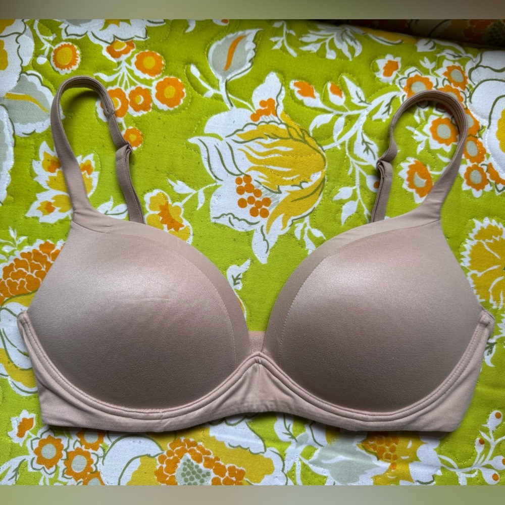 NWOT Victoria’s Secret Body By Victoria Nude No-Wire Bra Size 34D